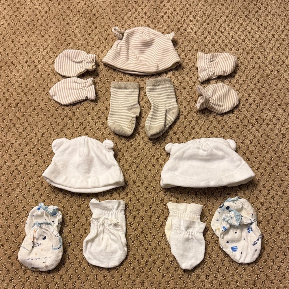 ⚠️White and Cream Baby Hat, Mittens & Socks Set for Newborn Baby⚠️